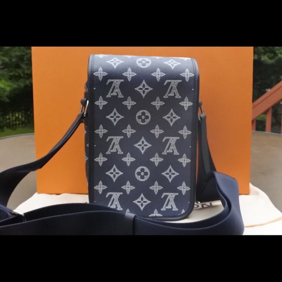 Louis Vuitton Chapman Messenger Savane  Elephant - Picture 8 of 8